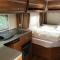 Campings Gezellige luxe caravan met zwembad in zuid- Bourgogne : photos des chambres