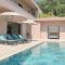 Villas VILLA M Superb luxurious villa in Biot with overflowing pool : photos des chambres