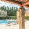 Maisons de vacances Amazing Home In Pont Saint Esprit With 8 Bedrooms, Sauna And Outdoor Swimming Pool : photos des chambres