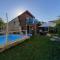 Maisons de vacances Grande maison de famille avec piscine couverte : photos des chambres