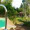 Maisons de vacances Maison de 2 chambres avec piscine privee jardin clos et wifi a Cheval Blanc : photos des chambres
