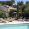 Maisons de vacances Authentic Provencal farmhouse with pool : photos des chambres