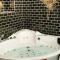Appartements Appartement jacuzzi Gold&Night : photos des chambres