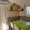 Campings mobil home tout confort 6 personnes climatise au pied du Luberon : photos des chambres