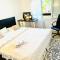 Sejours chez l'habitant Private rooms in a Tiny home 4 min drive to Airport CDG ,1 private bathroom ideal for families and friends : photos des chambres