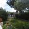 Maisons de vacances Holiday home with private garden, Villes-sur-Auzon : photos des chambres
