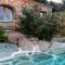 Maisons de vacances Logement de charme avec piscine privative : photos des chambres