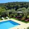 Maisons de vacances Bright house with garden and private pool : photos des chambres