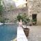 Maisons de vacances Maison de 4 chambres avec piscine privee terrasse amenagee et wifi a Aramon : photos des chambres