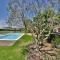 Maisons de vacances Beautiful Home In Chteaurenard With Wifi, Outdoor Swimming Pool And Swimming Pool : photos des chambres