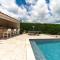Maisons de vacances Grand studio climatise avec piscine - 3 etoiles : photos des chambres
