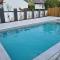 Villas Logement prive dans une Villa avec piscine : photos des chambres