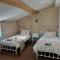 Maisons de vacances Rustic 2 bed gite sleeps 4 near Chef Boutonne : photos des chambres