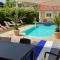 Villas grande maison calme avec piscine chauffee de mai a septembre : photos des chambres