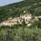 Maisons de vacances Charmant logement provencal avec piscine a deux pas du village medieval : photos des chambres