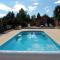 Maisons de vacances Gite Violette, avec piscine & terrasse couverte : photos des chambres