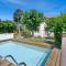 Maisons de vacances Nice home in Vallabrgues with 3 Bedrooms, WiFi and Outdoor swimming pool : photos des chambres