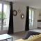 Appartements Les Alpilles - Yellow Studio avec Jacuzzi : photos des chambres