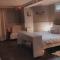 Love hotels Suite Jacuzzi au calme : photos des chambres