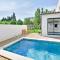 Maisons de vacances Amazing Home In Monteux With Outdoor Swimming Pool, Wifi And 3 Bedrooms : photos des chambres