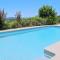 Maisons de vacances Amazing Home In Mercuer With Outdoor Swimming Pool, Wifi And 1 Bedrooms : photos des chambres