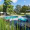 Maisons de vacances Chateau de la Ronde - Avec piscine et jacuzzi : photos des chambres