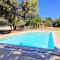 Villas Mas provencal entier avec piscine, et terrain de 1 hectare dans la garrigue : photos des chambres