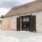 Maisons de vacances Cheerful holiday home in Centre-Val de Loire with pool : photos des chambres