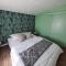 Maisons de vacances 2 logements a Malievre a 10min du parc Puy du Fo : photos des chambres