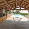 Maisons de vacances Rosa Gallica - Maison climatisee avec piscine : photos des chambres