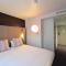 Hotels CAMPANILE PARIS - Clichy Centre : photos des chambres