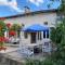 Maisons de vacances Pictoresque cottage with pool in Dordogne : photos des chambres