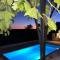 Maisons de vacances Charmante maison avec piscine : photos des chambres