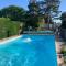 Maisons de vacances Jolie maison avec piscine a la Bree les bains : photos des chambres