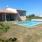 Maisons de vacances Villa avec piscine privee. : photos des chambres