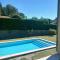 Maisons de vacances Villa avec piscine privee. : photos des chambres