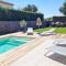 Maisons de vacances Beautiful Home In La Bgude De Mazenc With Outdoor Swimming Pool, Private Swimming Pool And 4 Bedrooms : photos des chambres
