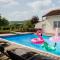Appartements Chateau Camp del Saltre apartments with communal swimming pool : photos des chambres